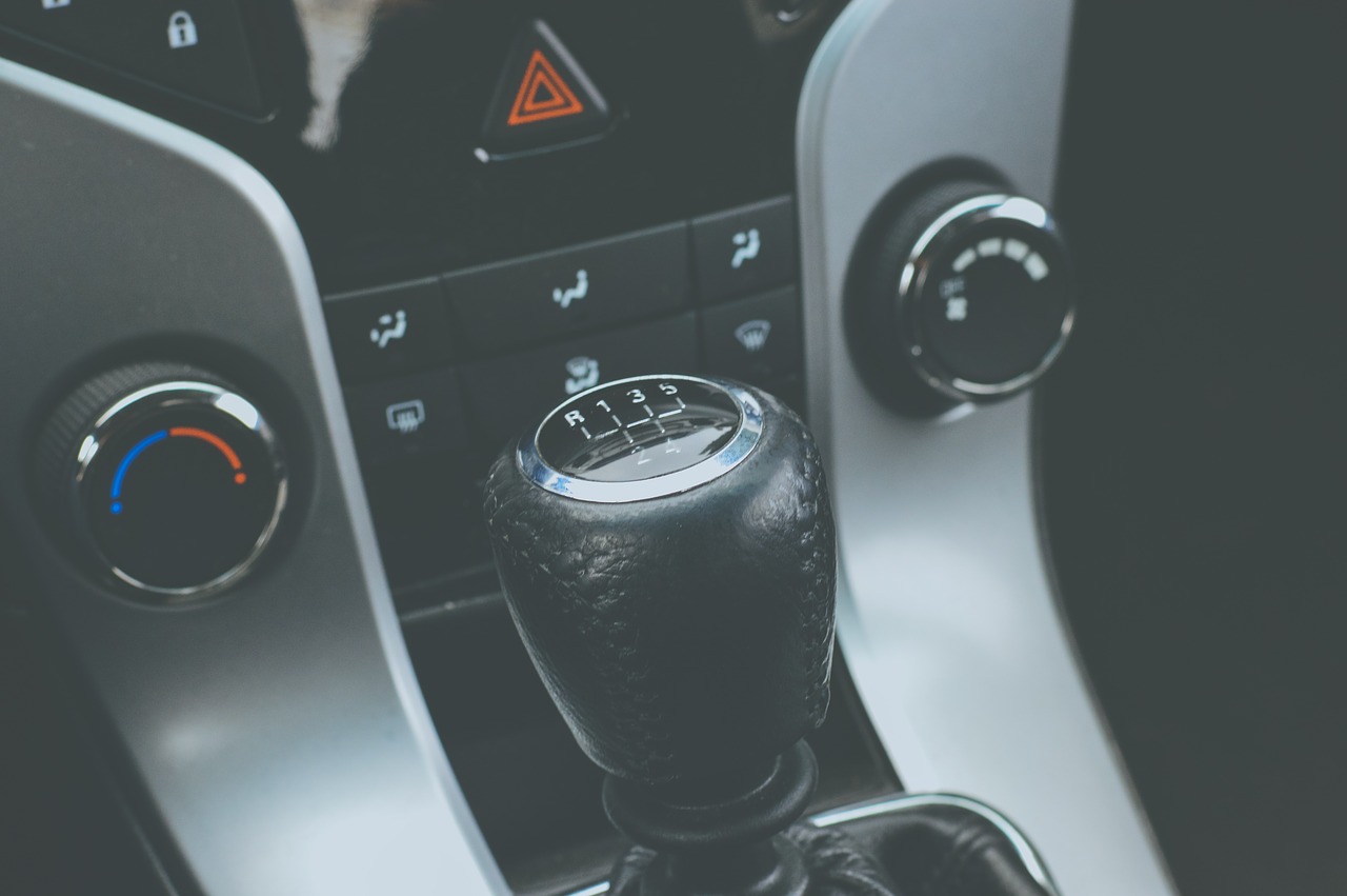 Read more about the article Why Everyone Should Know how to Drive a Stick Shift