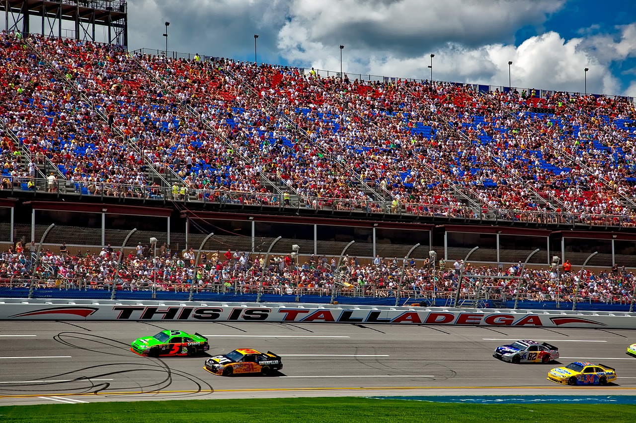 Read more about the article The Difference Between NASCAR and F1!